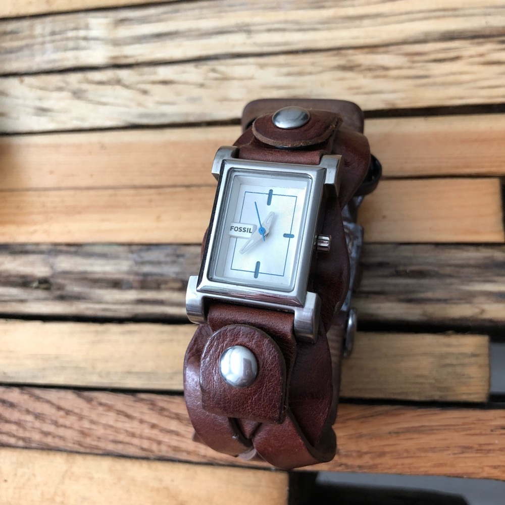 Fossil Leather Watch  🕑